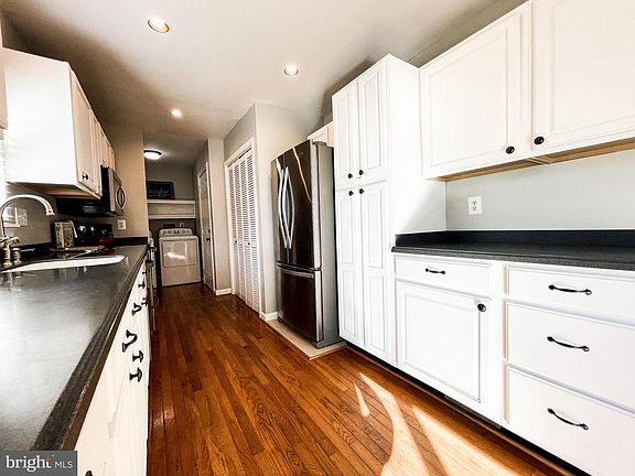 5th image of 6905 Persimmon Ct