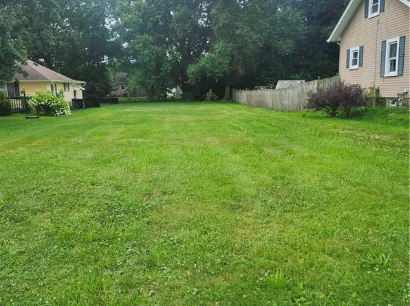 3828 Curtis St, Mogadore, OH 44260