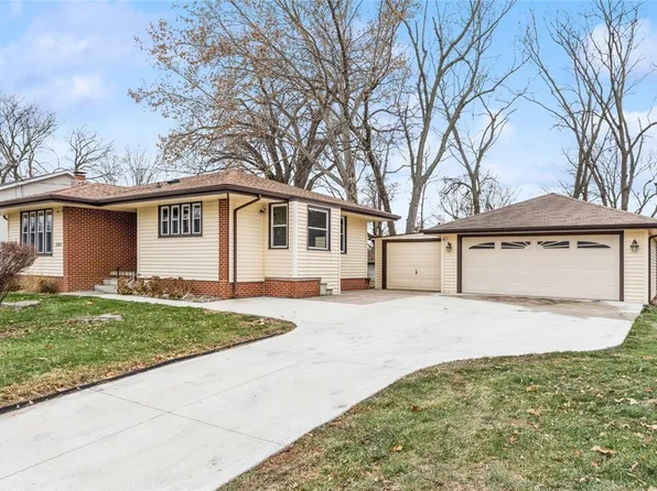 2206 E 41st St, Des Moines, IA 50317