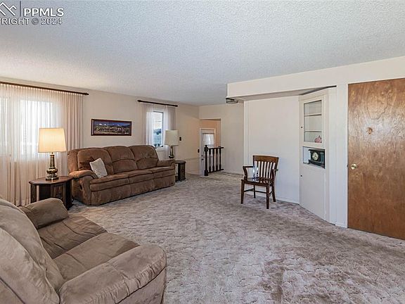 5th image of 2716 Lark Dr