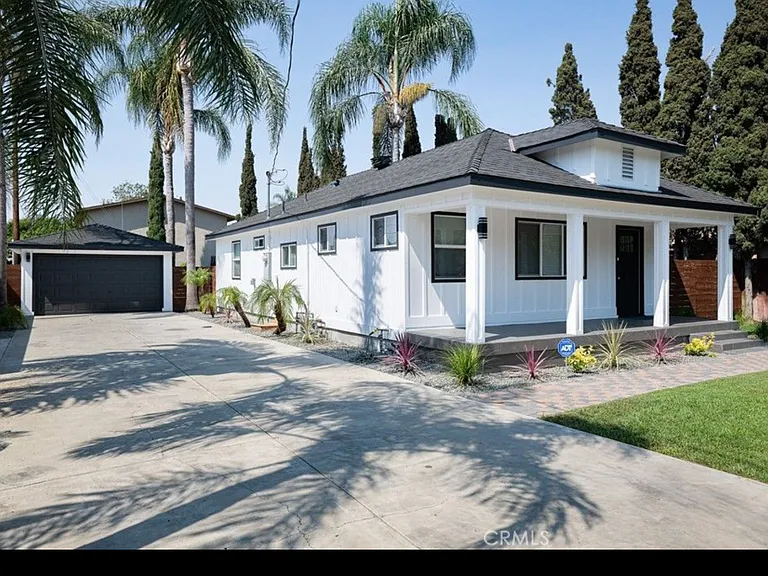 4705 E Washington Ave — Photo 2