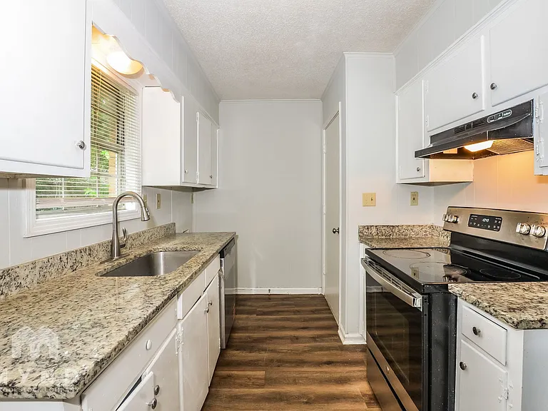 2593 Courtney Dr — Photo 7