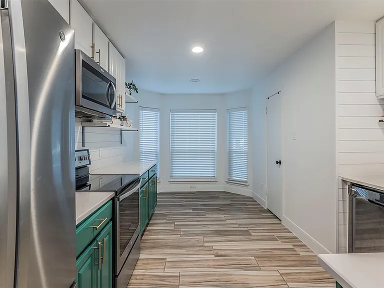 2126 River Hollow Dr — Photo 6