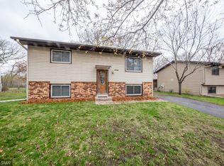 10420 Unity St NW, Coon Rapids, MN 55433