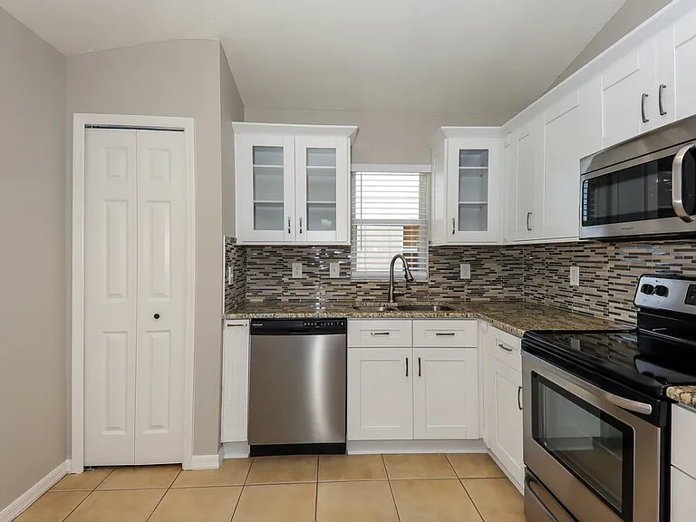 213 Lookout Dr — Photo 9