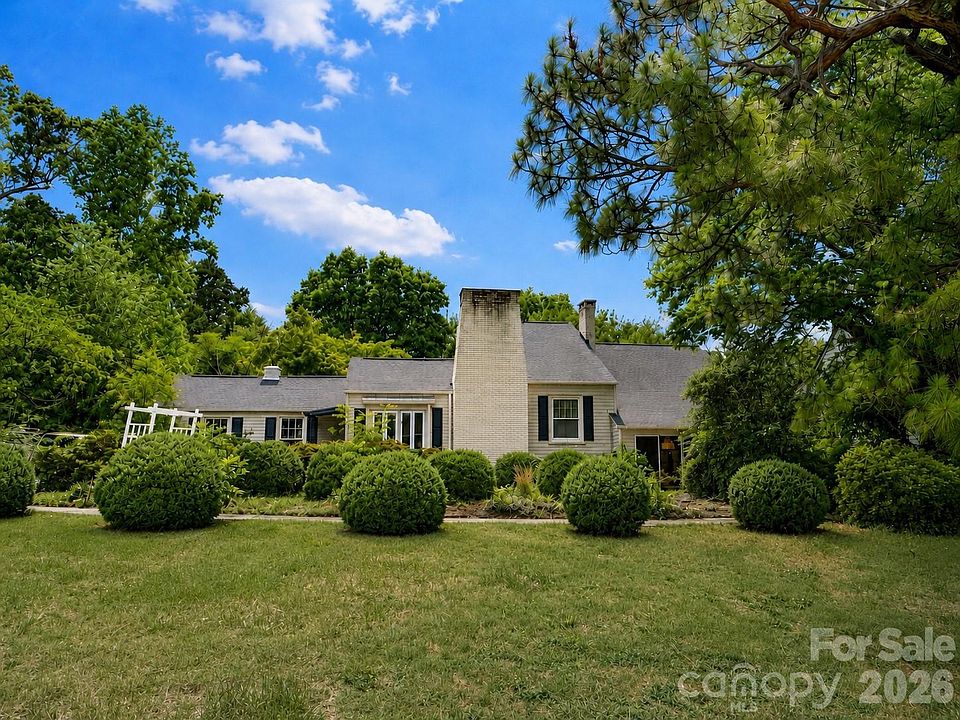 1st image of 404 Fairview Dr