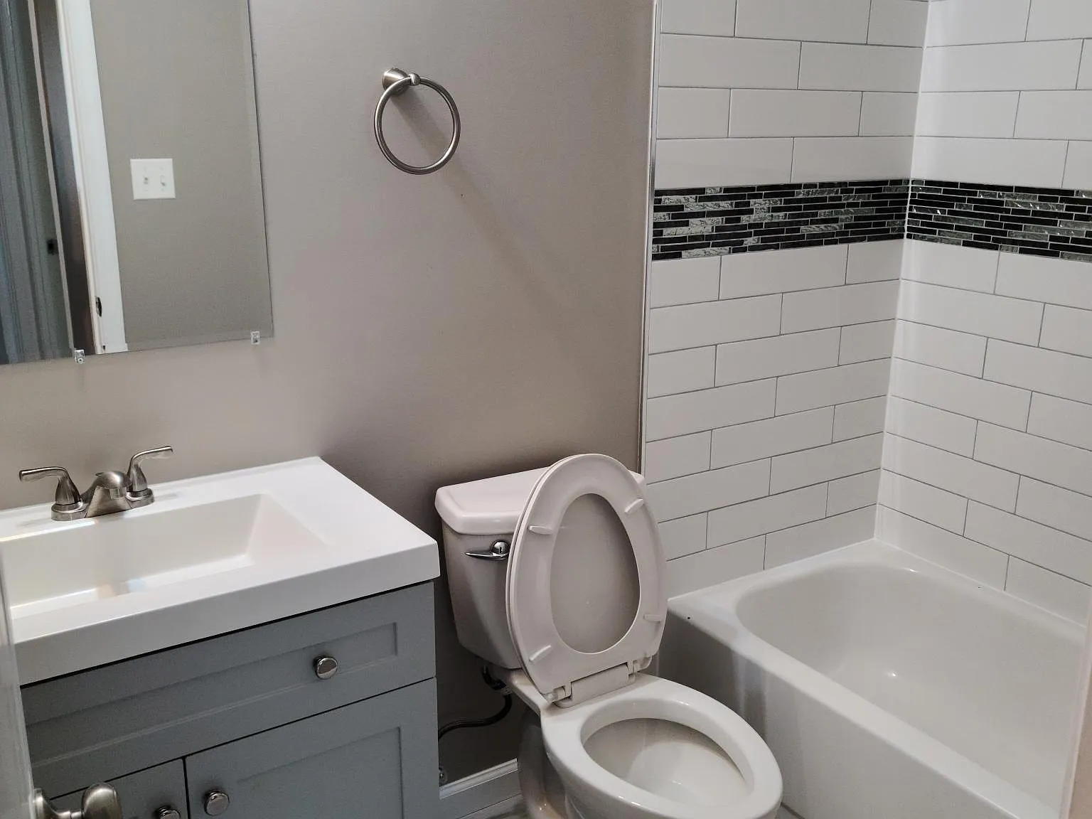 4 bed, 3.5 bath, 1890 sqft, $2,995 — Photo 4