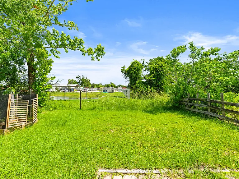 2716 Oak Hammock Dr — Photo 24