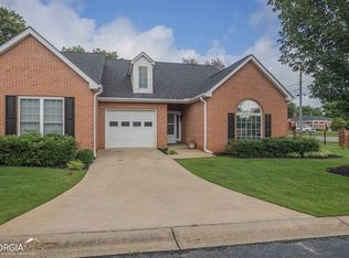 18 Somerset Ct, Hartwell, GA 30643