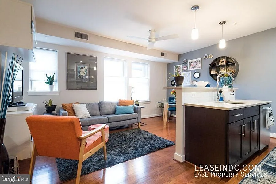 2 bed, 880 sqft, $2,400 — Photo 3