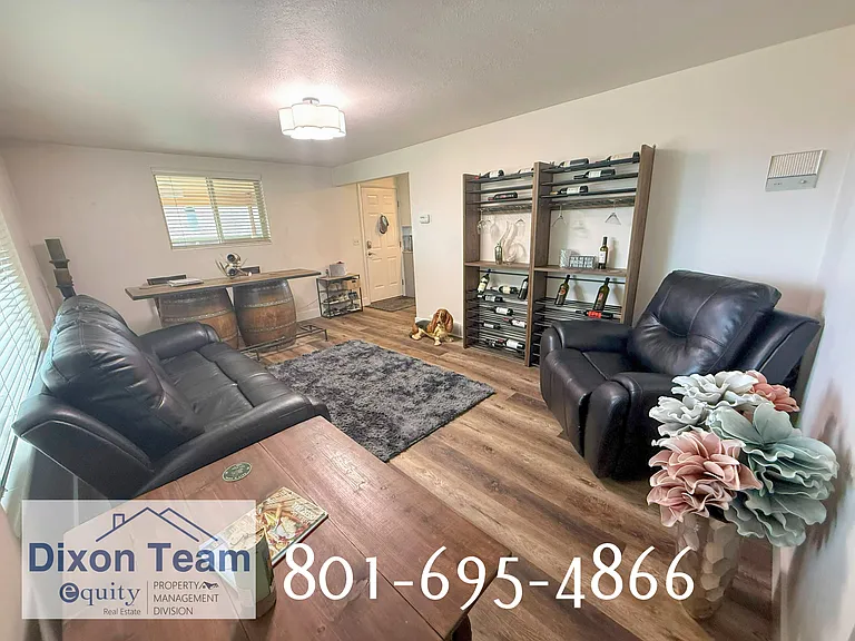 1230 Douglas St — Photo 4