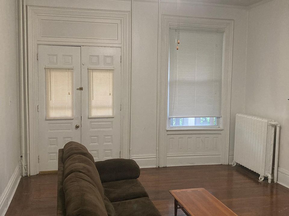 1st image of 425 N Main St