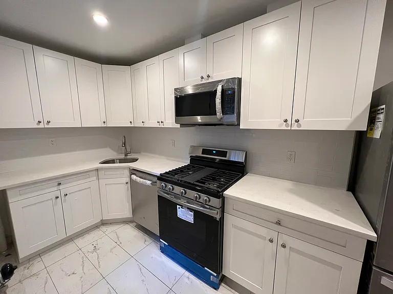 247 Wadsworth Ave #1F — Photo 7