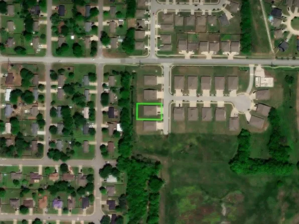229 & 231 N Broadway Dr, Farmington, AR 72730