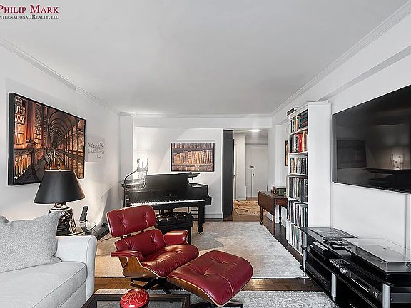 4th image of 715 Park Ave APT 11C
