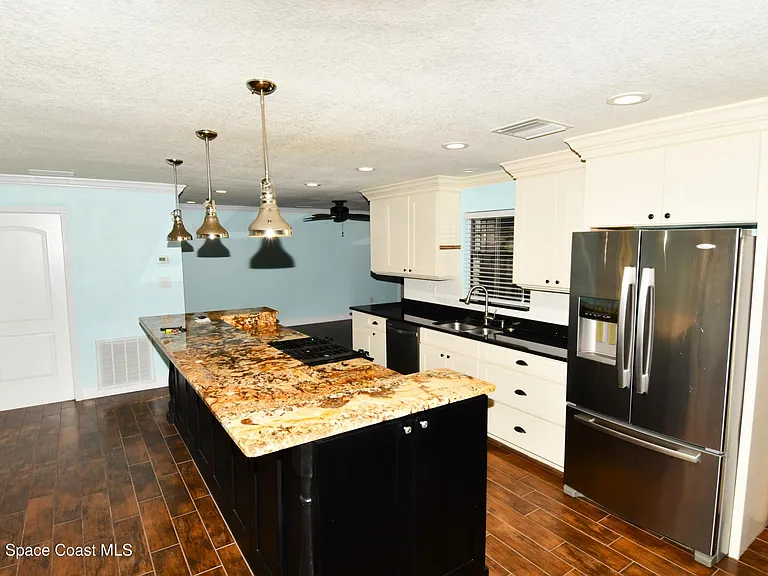 405 Sparrow Dr — Photo 11