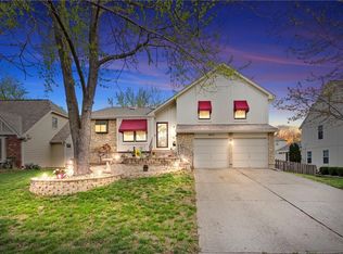 4012 NE Brooktree Ln, Kansas City, MO 64119