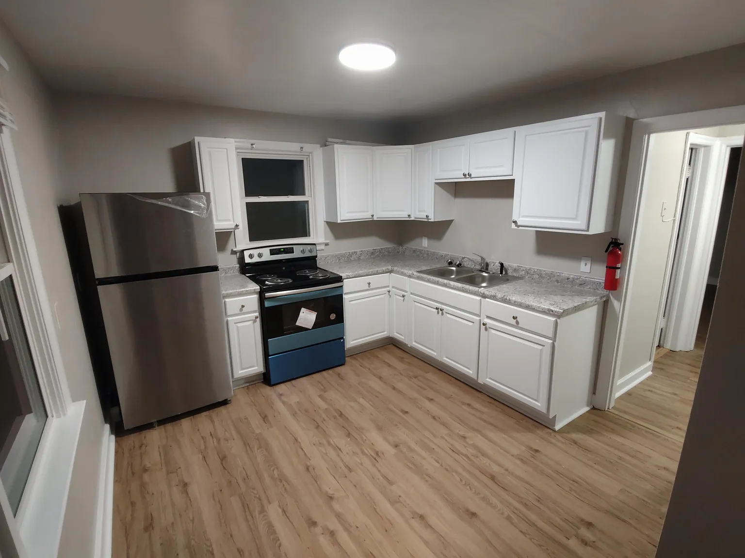 1287 West Ocean View Avenue - 3 — Photo 4