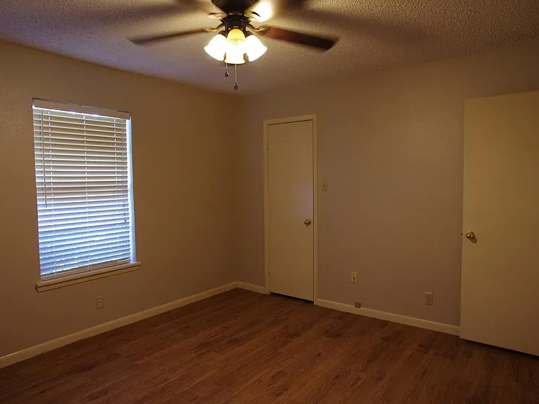 103 Hallie Dr — Photo 12