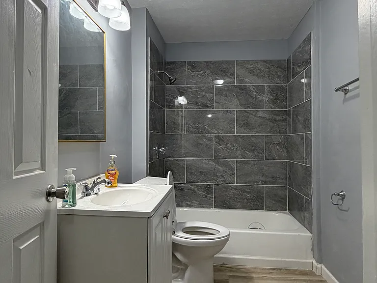 2826 Brookside Ave — Photo 4