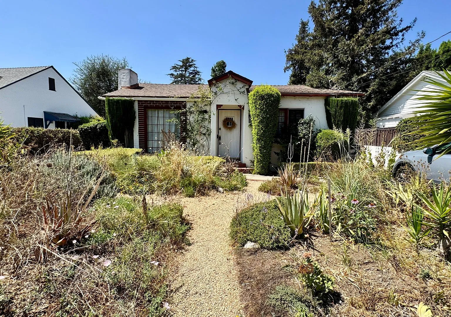 Charming Pasadena Home on Tree-Lined Forest Avenue — Photo 1