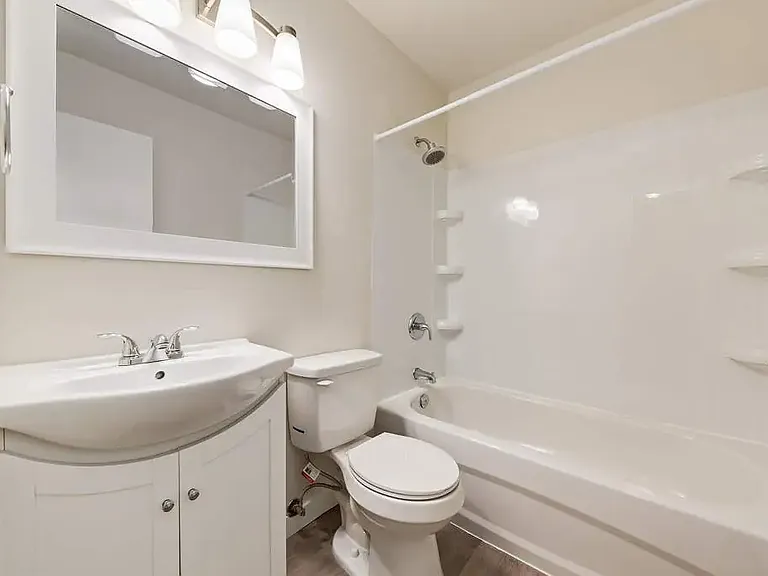602 Laurier St W — Photo 7