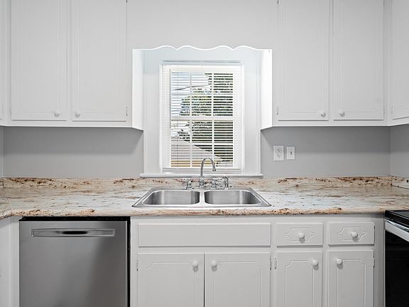 5th image of 206 Woodale Dr
