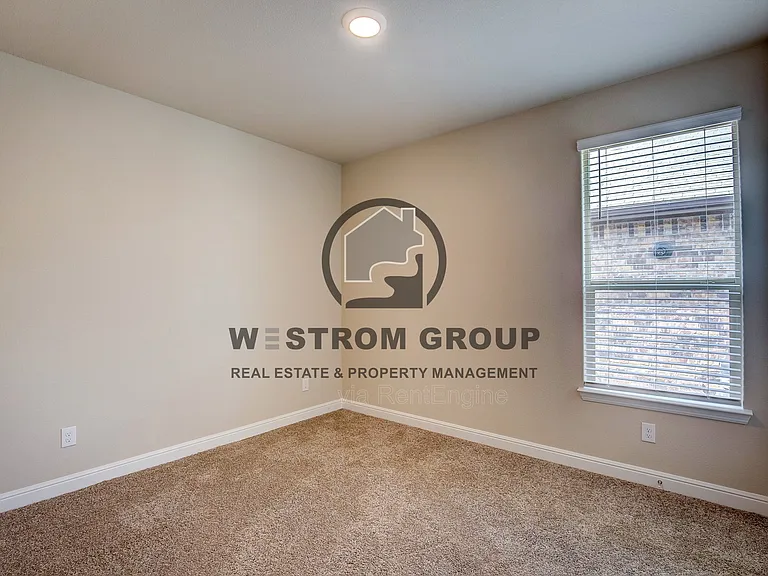 820 Greenford Mnr — Photo 35