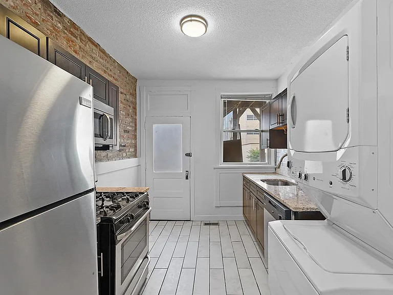 Lyndon Apartment — Photo 37