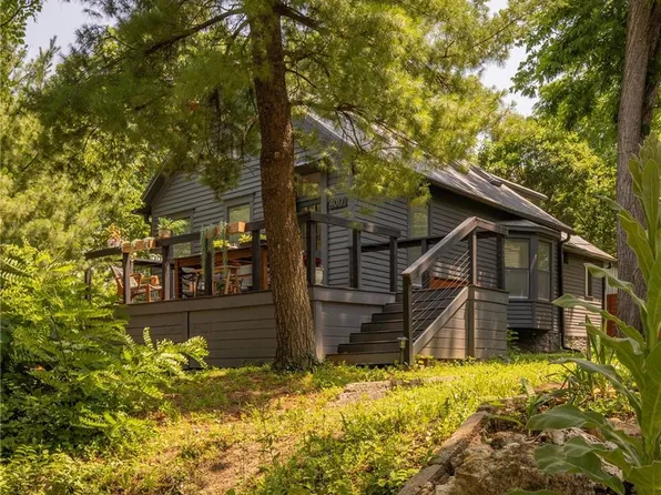 4017 Holmes St, Kansas City, MO 64110