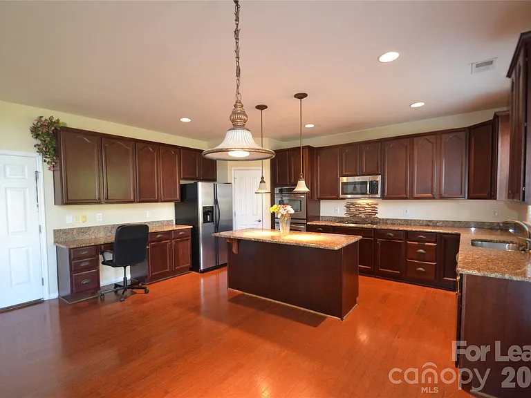 221 Montibello Dr — Photo 10
