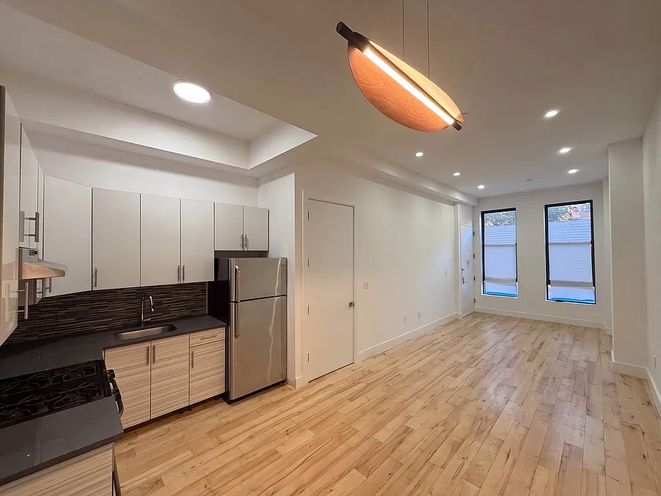 906A Lafayette Ave #1