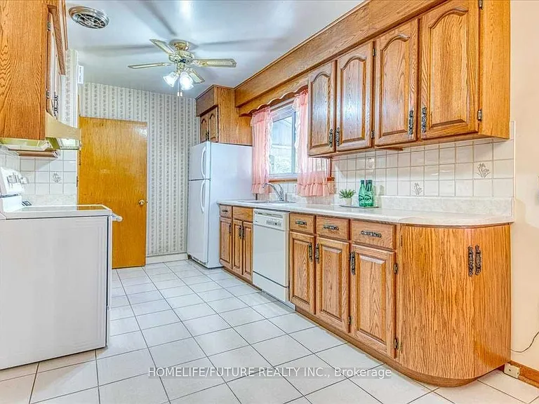 581 Gibbons St — Photo 6