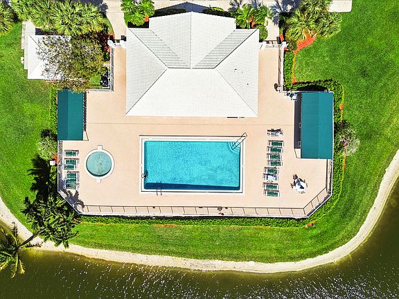 4th image of 6061 Balboa Circle #403