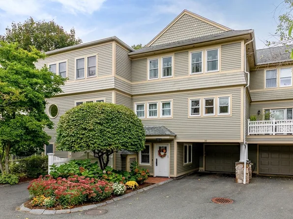 21 Pine St APT 10, Manchester, MA 01944