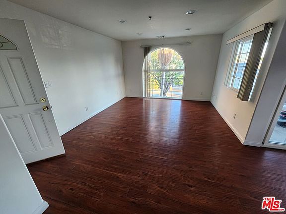 4th image of 335-337 E Providencia Ave