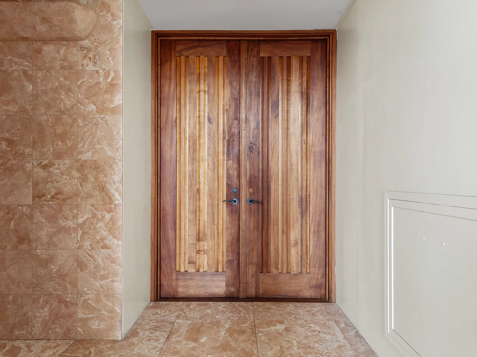 555 University Avenue - ph 1 — Photo 2