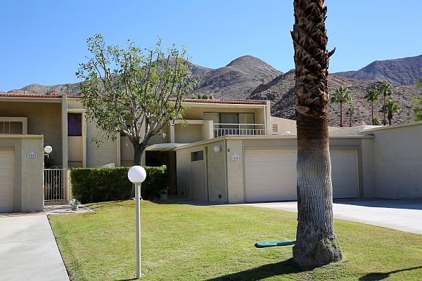 Large setback with lawn 