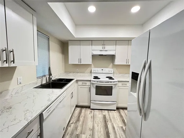 572 Fairways Ln #N204 — Photo 10