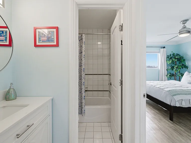 1600 Ardmore Ave #219 — Photo 21