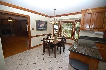 Kitchen breakfast area