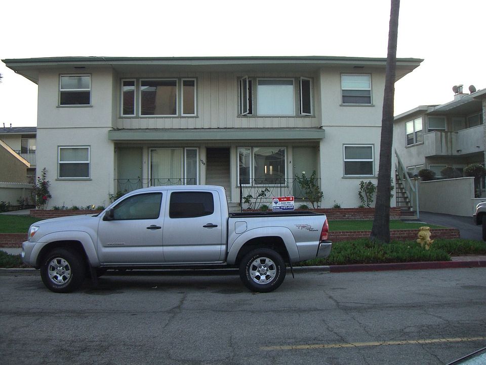 4 unit apartment building 1 block to the beach and Riviera Village