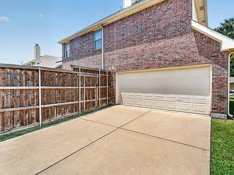 11945 Henderson Dr — Photo 35