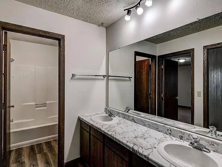 1153 Imperial Cir — Photo 17