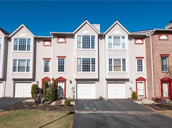 2775 Red Oak Cir, Bethlehem, PA 18017