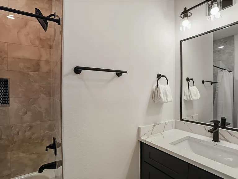 8017 Cora St #B — Photo 16