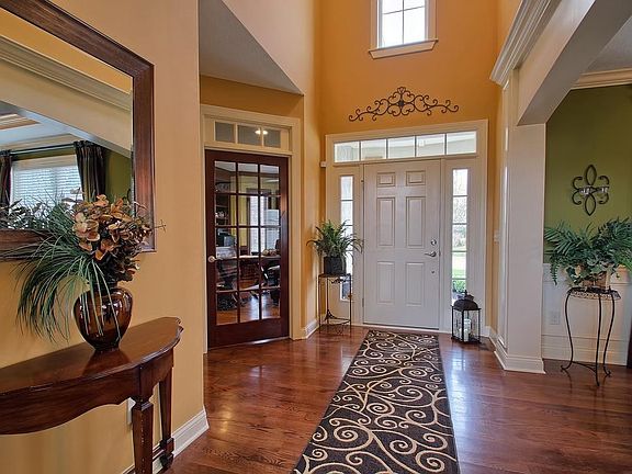 5th image of 4693 Village Club Dr