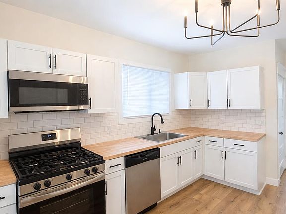 3rd image of 12 E 19th St