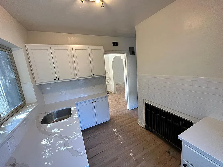 1674 Monroe St — Photo 3