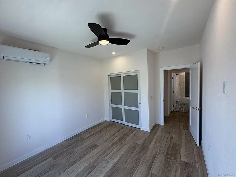 2527 Beryl St — Photo 33